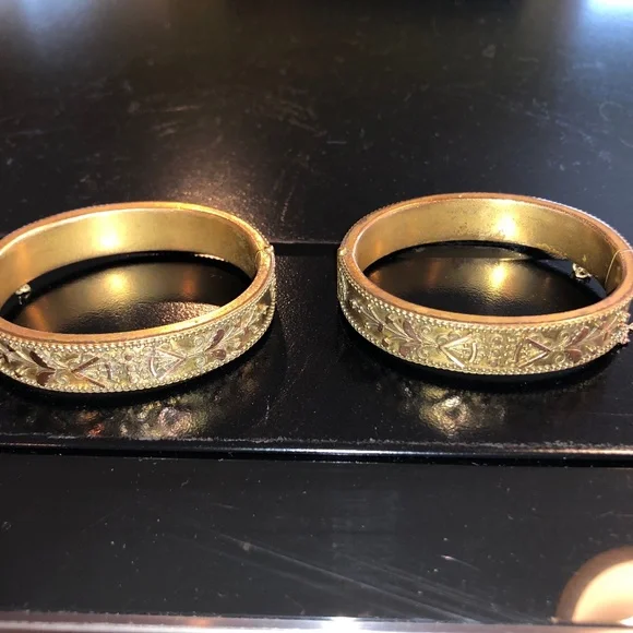 Antique Victorian Wedding Set of Ornate Matching Hinged Bangles - Picture 1 of 6
